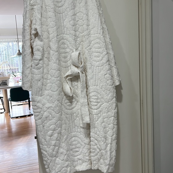Gorgeous bath Robe - Picture 5 of 5
